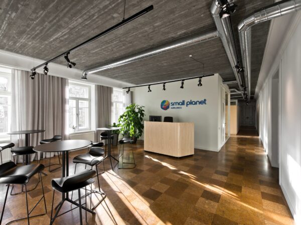 2015 Small Planet Airlines biuras