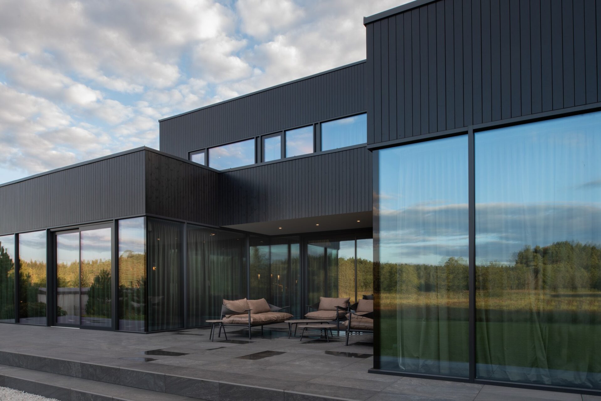 2021 Juodas namas - 2